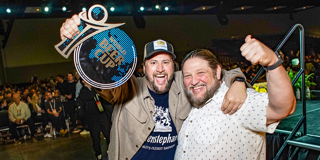 brewers celebrating with wbc award